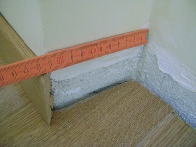 skirting_board_distance_measur3.JPG